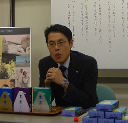 日本香堂が青雲アモーレ発表会を開く、小仲社長「線香の新需要を創造」
