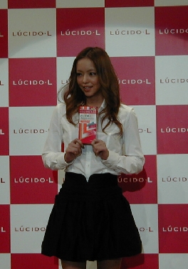 マンダム、安室奈美恵を招きルシードエルプリズムマジックの発表会を開催