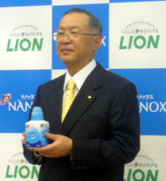 ライオン、超コンパクト新液体洗剤「トップNANOX」を発表