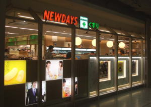 コンビニとドラッグ融合　「NEWDAYS＋くすり」がJR品川駅構内に開店