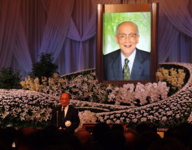 広島共和物産、故中野彦三郎氏のお別れ会に業界関係者が多数列席