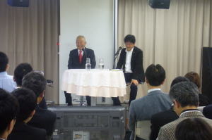 エステー、鈴木会長と鹿毛宣伝担当がトークショー開催
