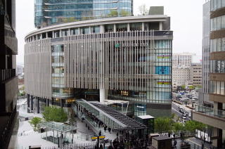 大阪駅北側に複合商業施設「グランフロント大阪」オープン