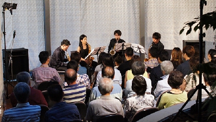 マンダム、実力派サックスプレイヤー4名招き本社で演奏会開催