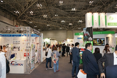 化粧品開発展／国際化粧品展開催　2万人超が来場