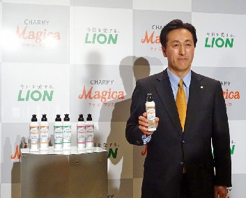 ライオン、ナノ洗浄の新台所用洗剤「ＣＨＡＲＭＹ　Ｍａｇｉｃａ」発表