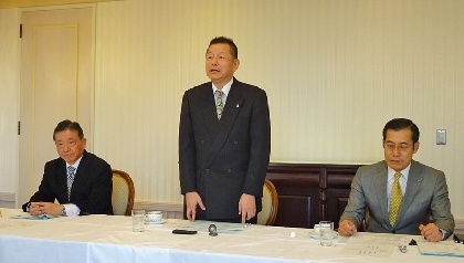 全卸連、歳末業界紙懇談会で活動状況報告　森友会長「卸としての主張を」