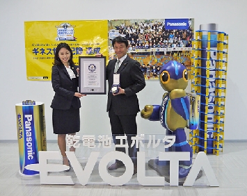 パナソニック「ＥＶＯＬＴＡ」世界一長持ちする単3電池としてギネス認定