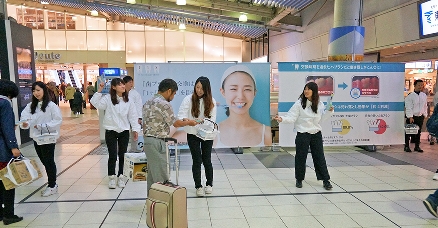 ブラシ組合、「いい歯の日」にＪＲ品川駅で歯ブラシ7000本を無料配布