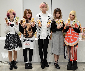 ホーユー、海外で話題のピクセルヘアショーを日本で初開催