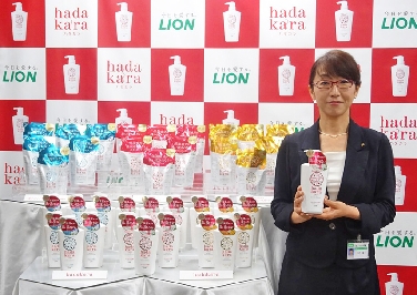 ライオン、日本初の吸着保湿成分配合「hadakaraボディソープ」を発表