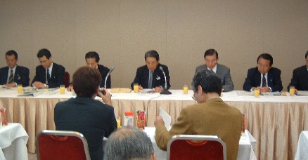 カネボウ15年3月期中間連結決算、売上高微減もコスト削減で増益を達成
