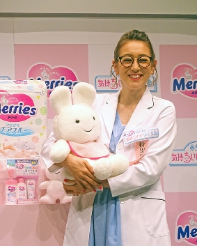 花王「メリーズ赤ちゃん気持ちいい研究室」開設　SHELLYが特別研究員に