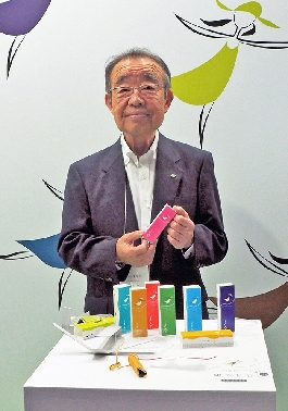 薫寿堂、世界初の「紐のお香」と「紙のお香」を開発　ギフトショーで披露