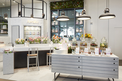 コーセー、「Ａｗａｋｅ」初の直営店を東急プラザ表参道原宿にオープン