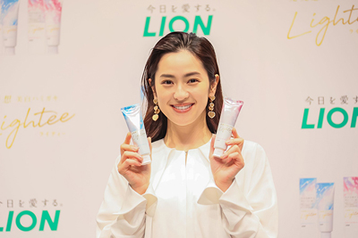 ライオン、新美白ハミガキ「Lightee」新ＣＭ発表　中村アンを起用