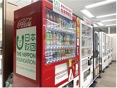 マツキヨココ、子ども支援で「チャリティー自販機」を7台導入