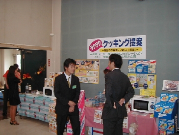 麻友が「第74回総合見本市」を開催、取引先メーカー100社が出展