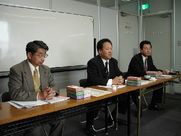カメヤマ、香りと抗菌・清浄機能の「花げしき備長炭消臭線香」等を発表