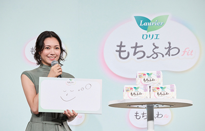 花王、「ロリエ しあわせ素肌 もちふわfit」発表　新CMも紹介