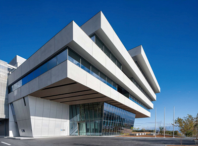 小林製薬、「彩都ものづくりラボ」を披露　研究開発部門と製造部門を統合