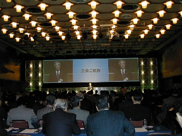 ライオン、ライオン会東日本総会で2002年12月期業績が増収増益と発表